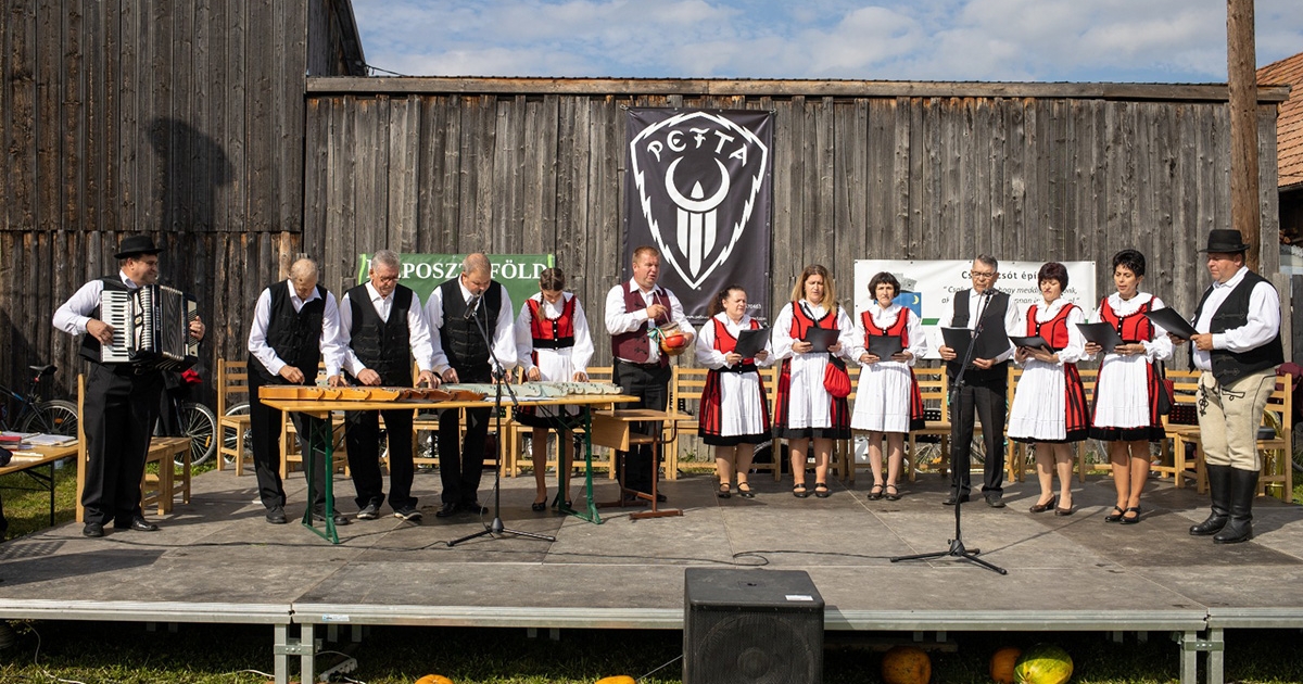 Nem az idegeinken citeráznak, hanem a jó kedélyünkért